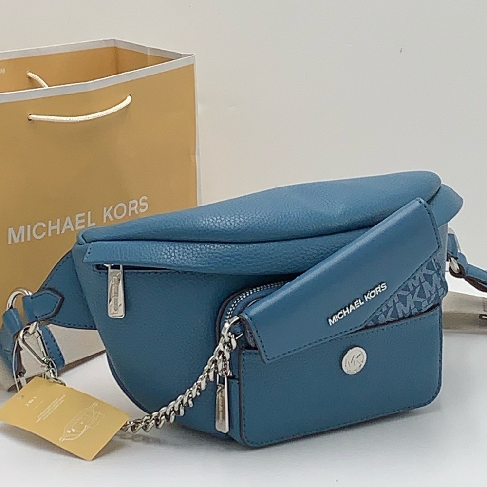 MICHAEL KORS
Maisie Large Pebbled Leather 2-in-1 Sling Pack
Teal
NWT